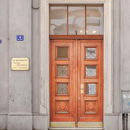 Mihaela Apartment - Charme Near The Station Trieste Bagian luar foto