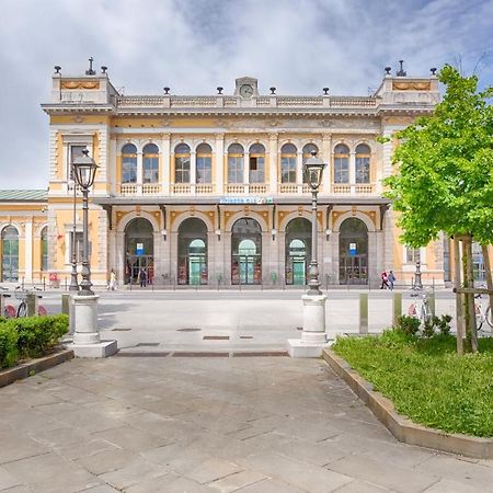 Mihaela Apartment - Charme Near The Station Trieste Bagian luar foto