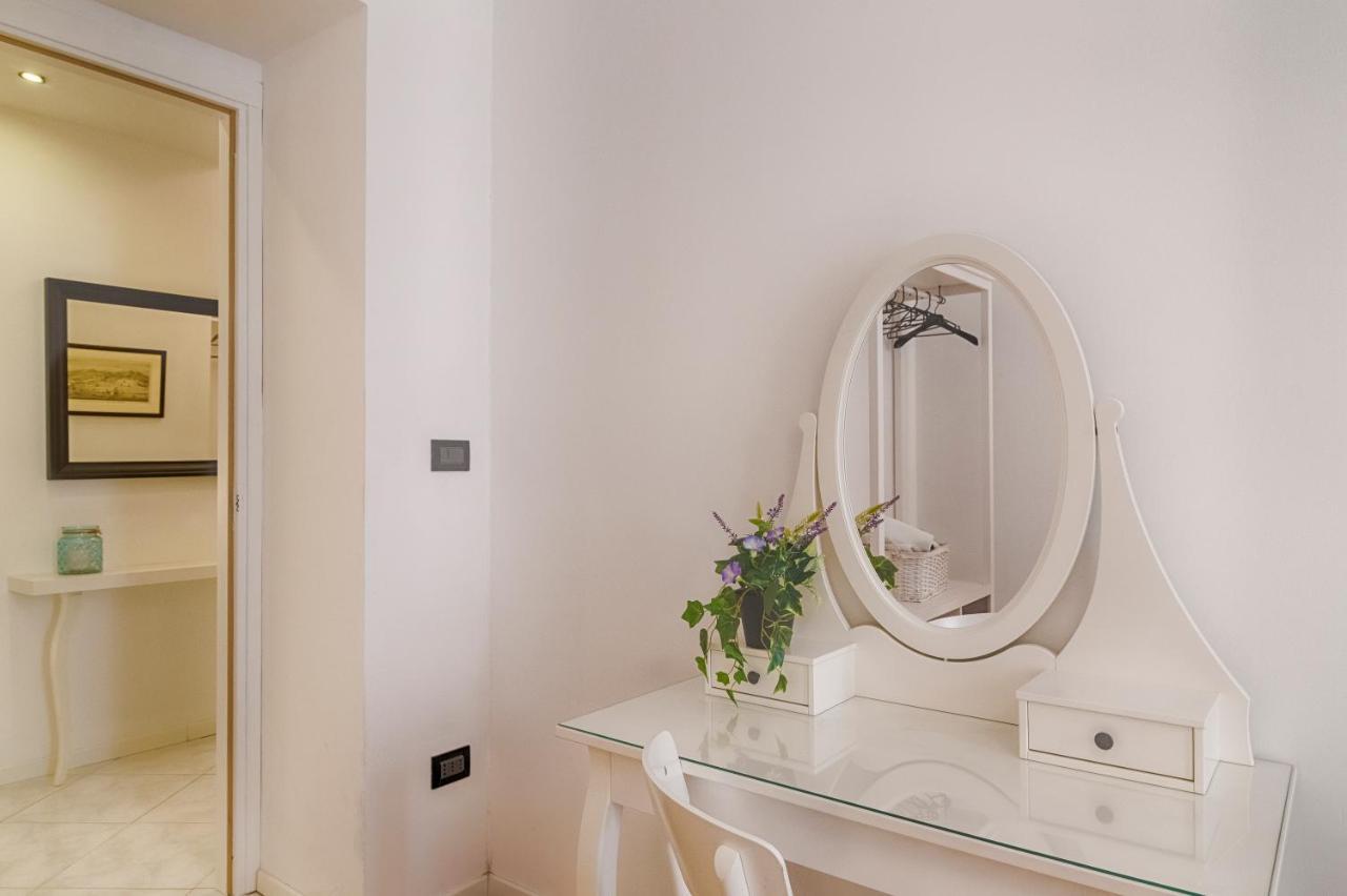 Mihaela Apartment - Charme Near The Station Trieste Bagian luar foto