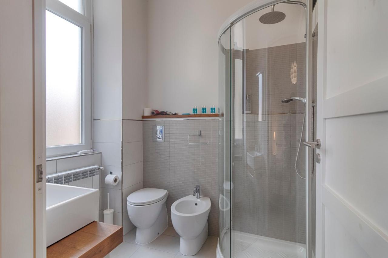 Mihaela Apartment - Charme Near The Station Trieste Bagian luar foto