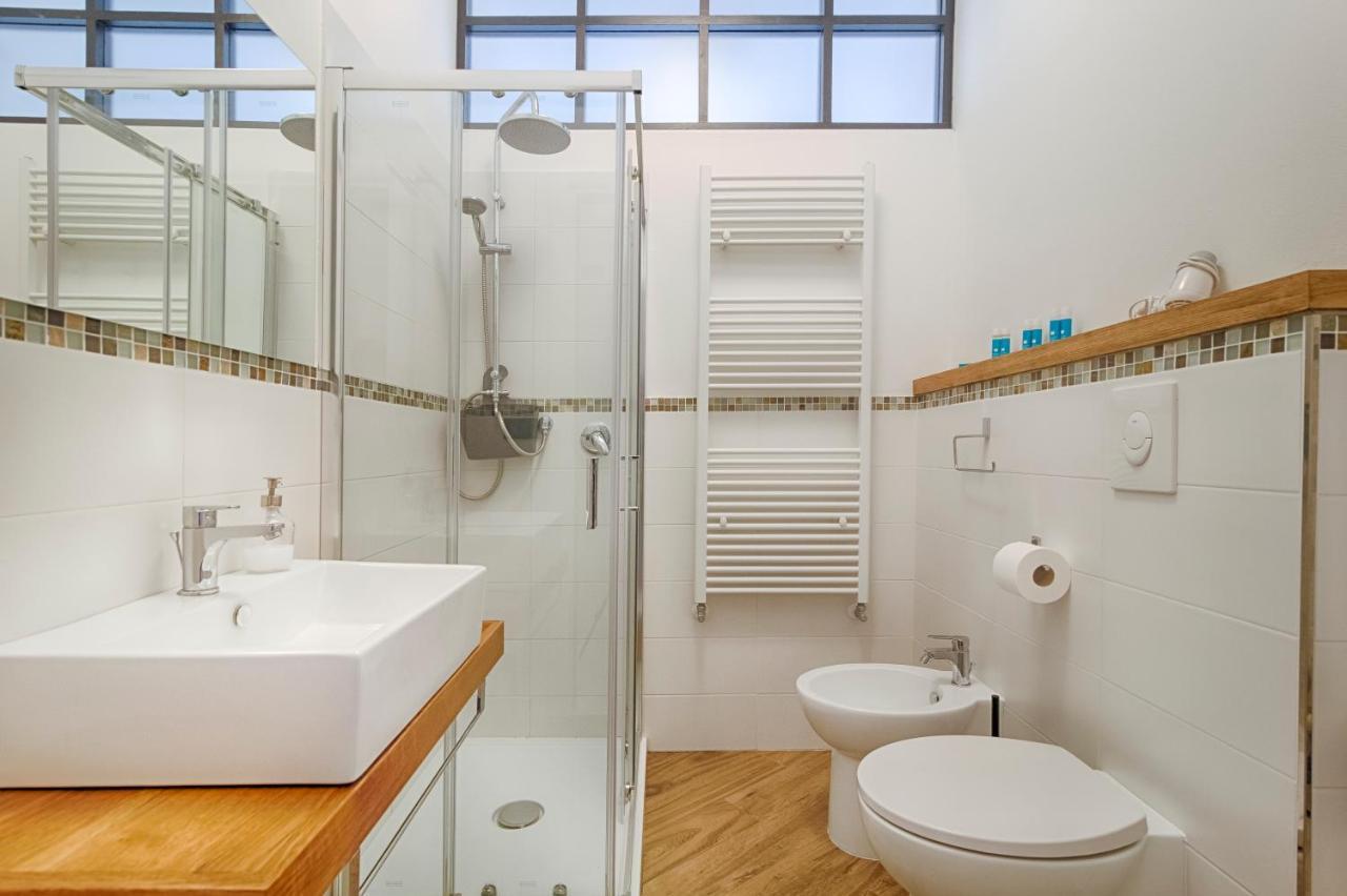 Mihaela Apartment - Charme Near The Station Trieste Bagian luar foto