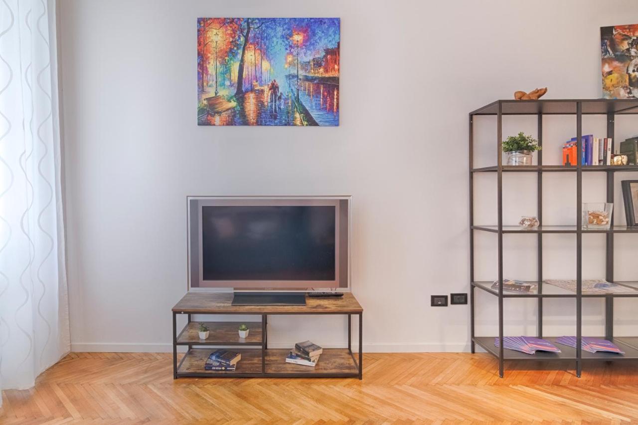 Mihaela Apartment - Charme Near The Station Trieste Bagian luar foto