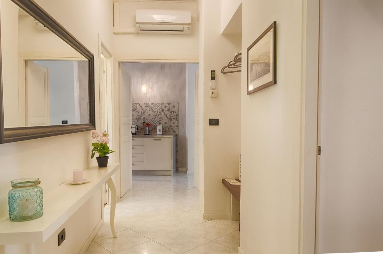 Mihaela Apartment - Charme Near The Station Trieste Bagian luar foto