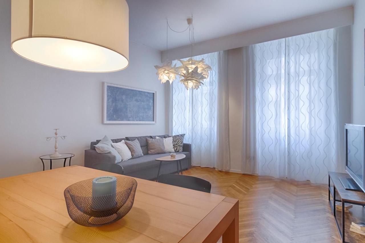 Mihaela Apartment - Charme Near The Station Trieste Bagian luar foto