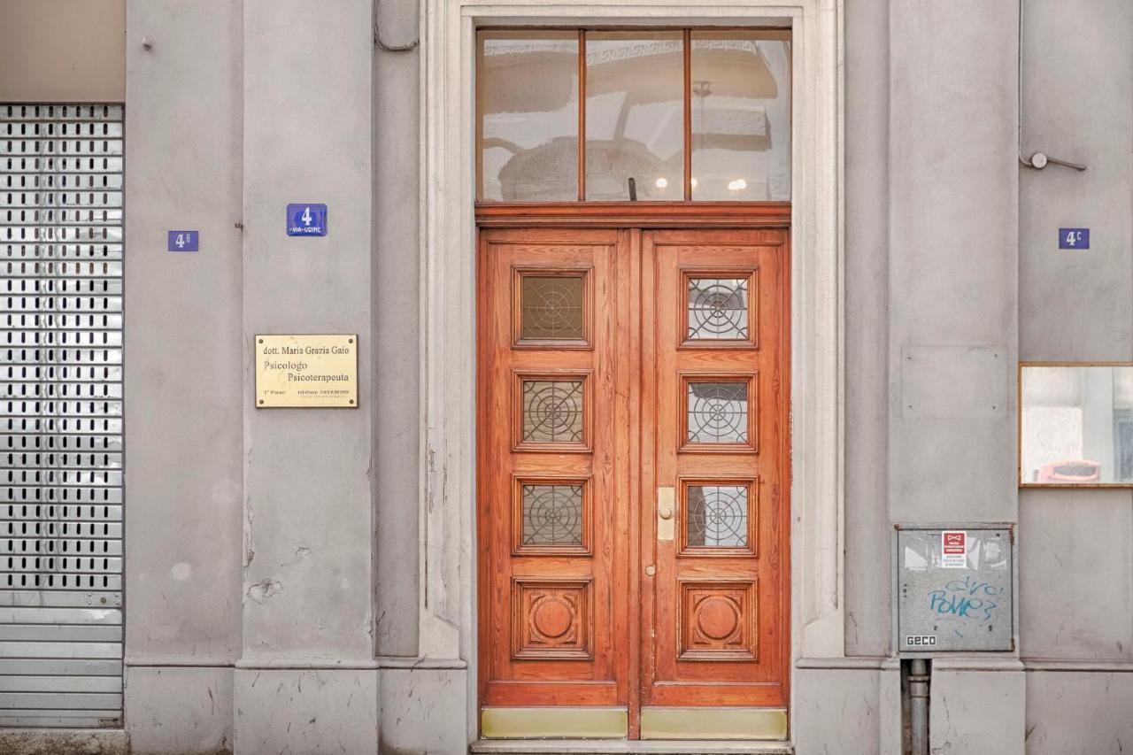 Mihaela Apartment - Charme Near The Station Trieste Bagian luar foto