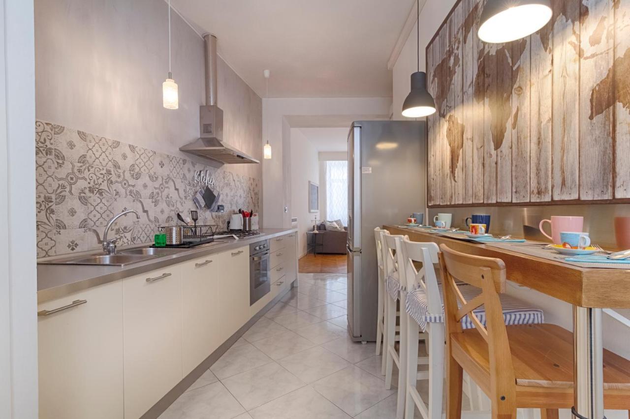 Mihaela Apartment - Charme Near The Station Trieste Bagian luar foto