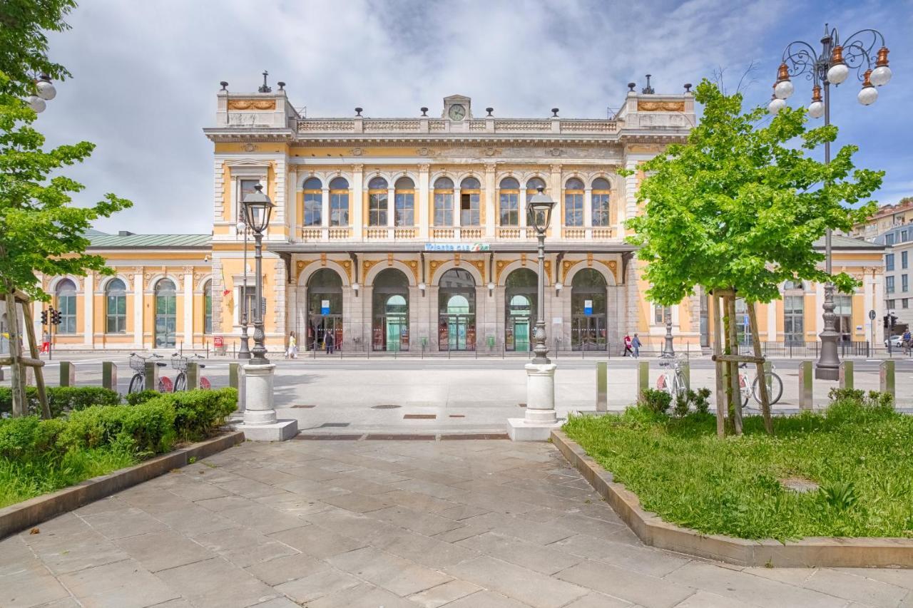 Mihaela Apartment - Charme Near The Station Trieste Bagian luar foto